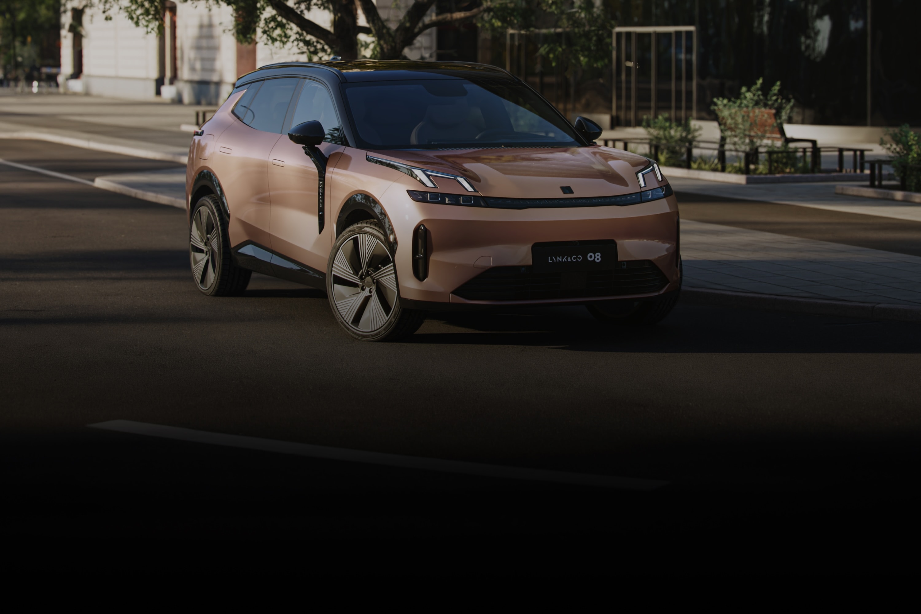 SUV híbrido enchufable con autonomía extendida | Lynk & Co