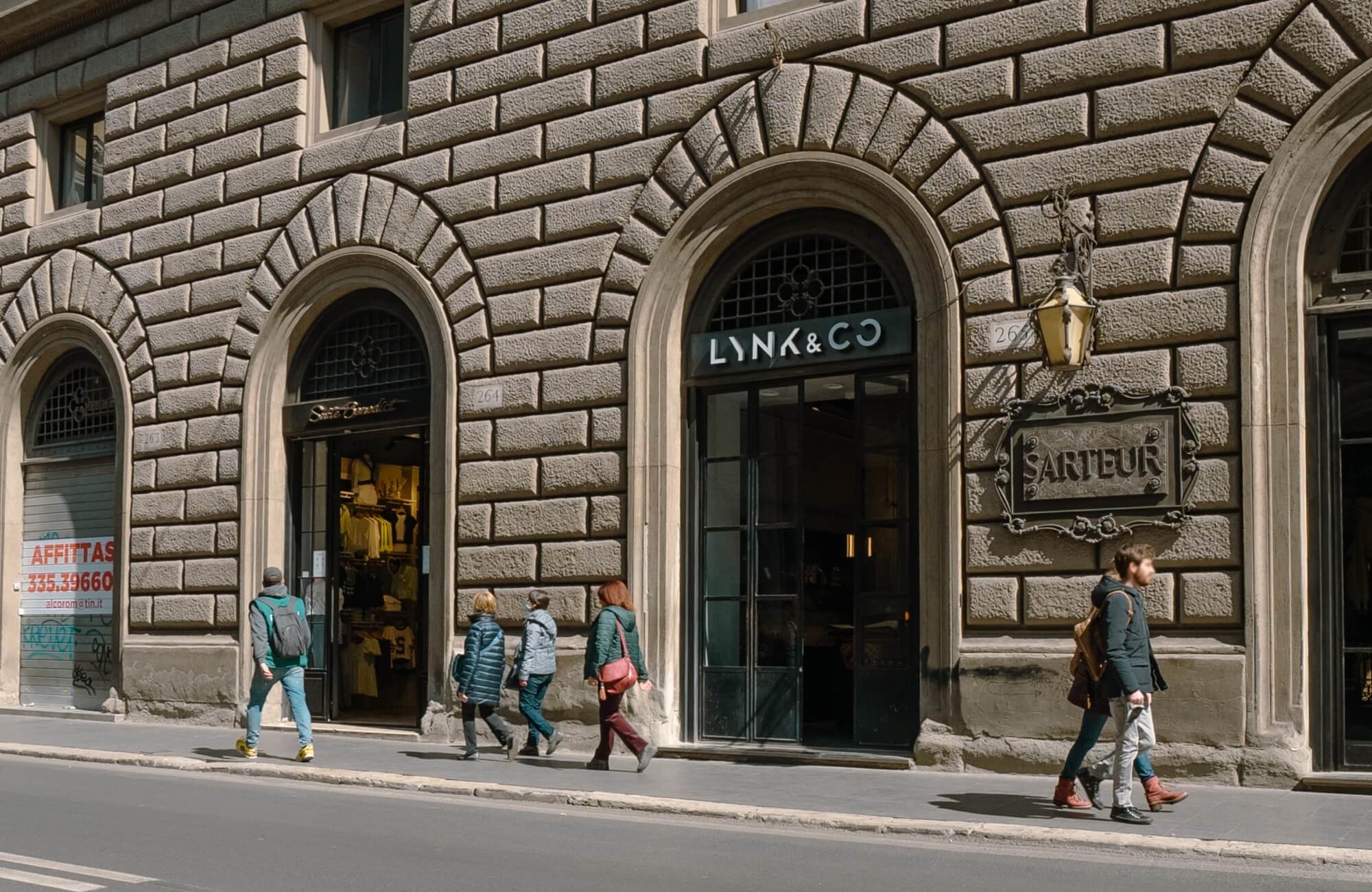 Stop by our flagship stores to get the full Lynk & Co experience or visit one of our authorized retailers. With all Volvo dealers included in our service network of approved garages, we’ve always got you covered.