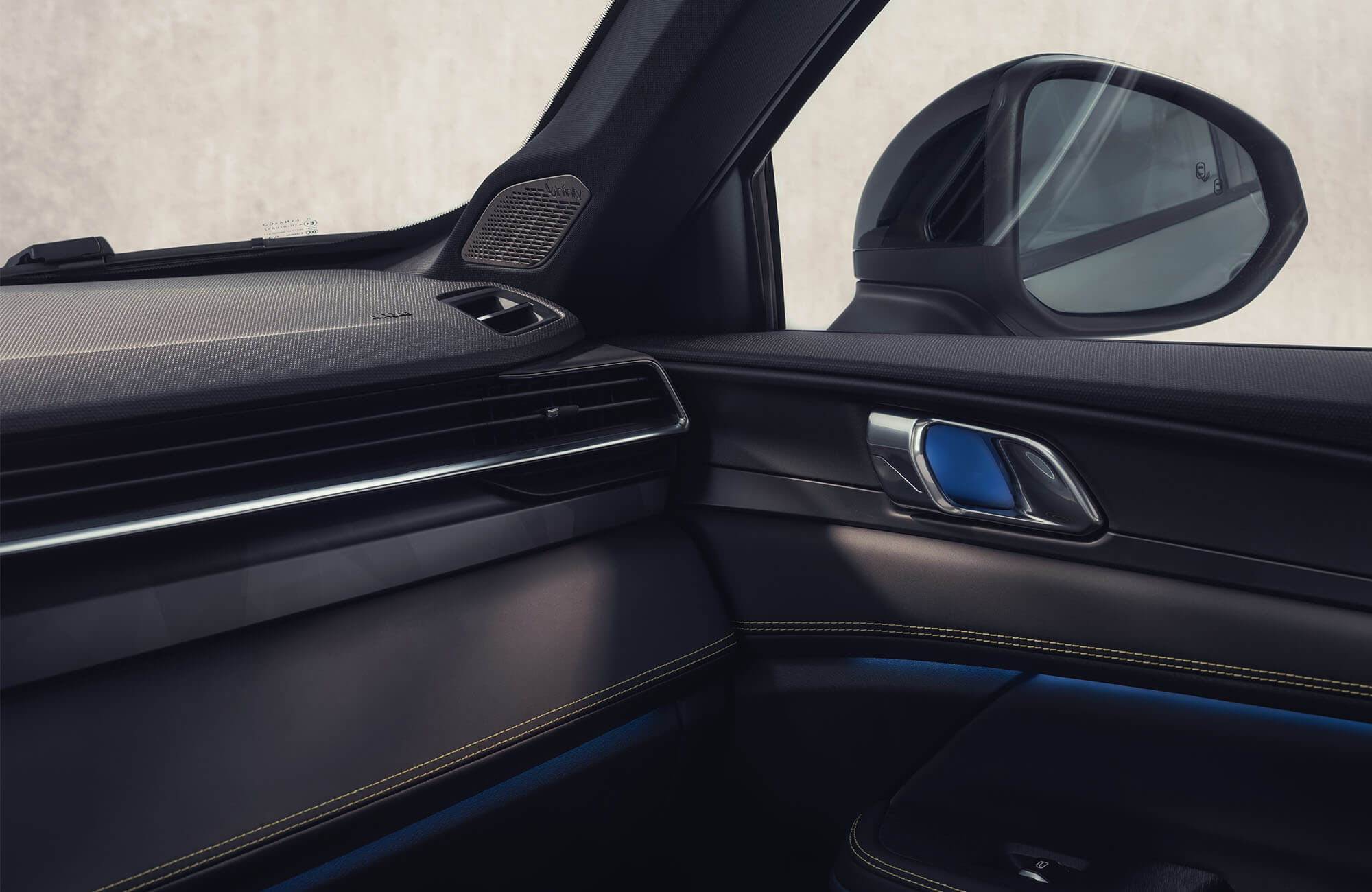 infinity speakers in New Lynk & Co 01